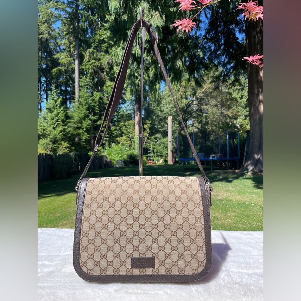 Gucci messenger bag
